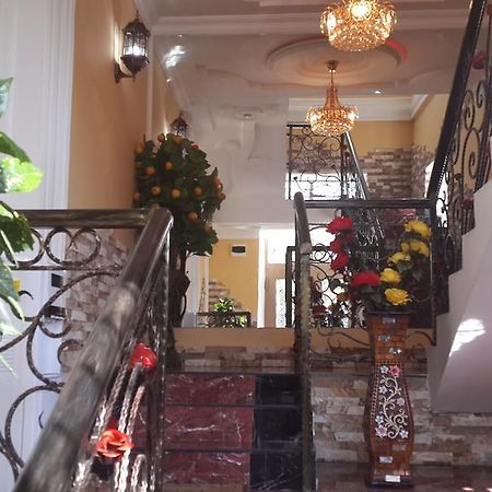Edemi Hotel Kutaisi Ngoại thất bức ảnh