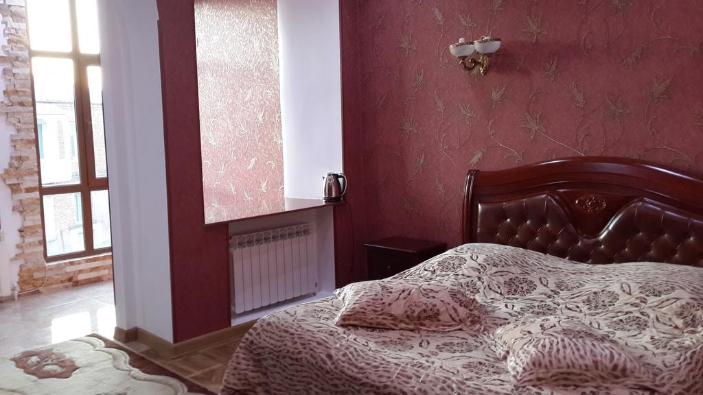Edemi Hotel Kutaisi Ngoại thất bức ảnh