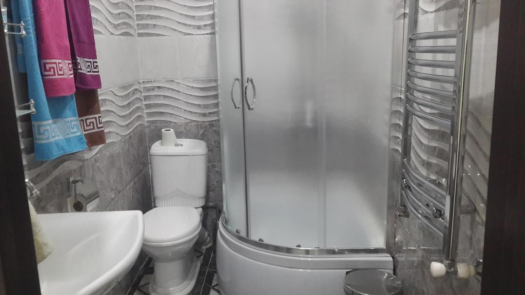 Edemi Hotel Kutaisi Ngoại thất bức ảnh