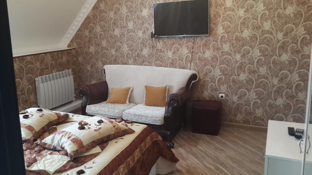 Edemi Hotel Kutaisi Ngoại thất bức ảnh