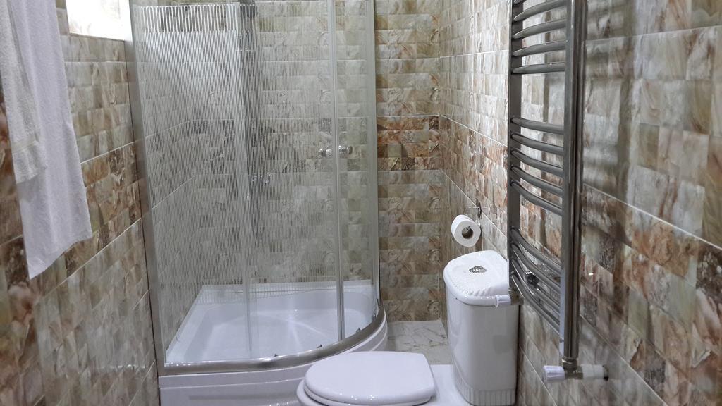 Edemi Hotel Kutaisi Ngoại thất bức ảnh