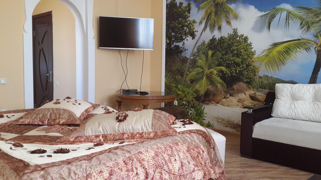 Edemi Hotel Kutaisi Ngoại thất bức ảnh