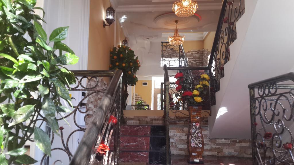 Edemi Hotel Kutaisi Ngoại thất bức ảnh