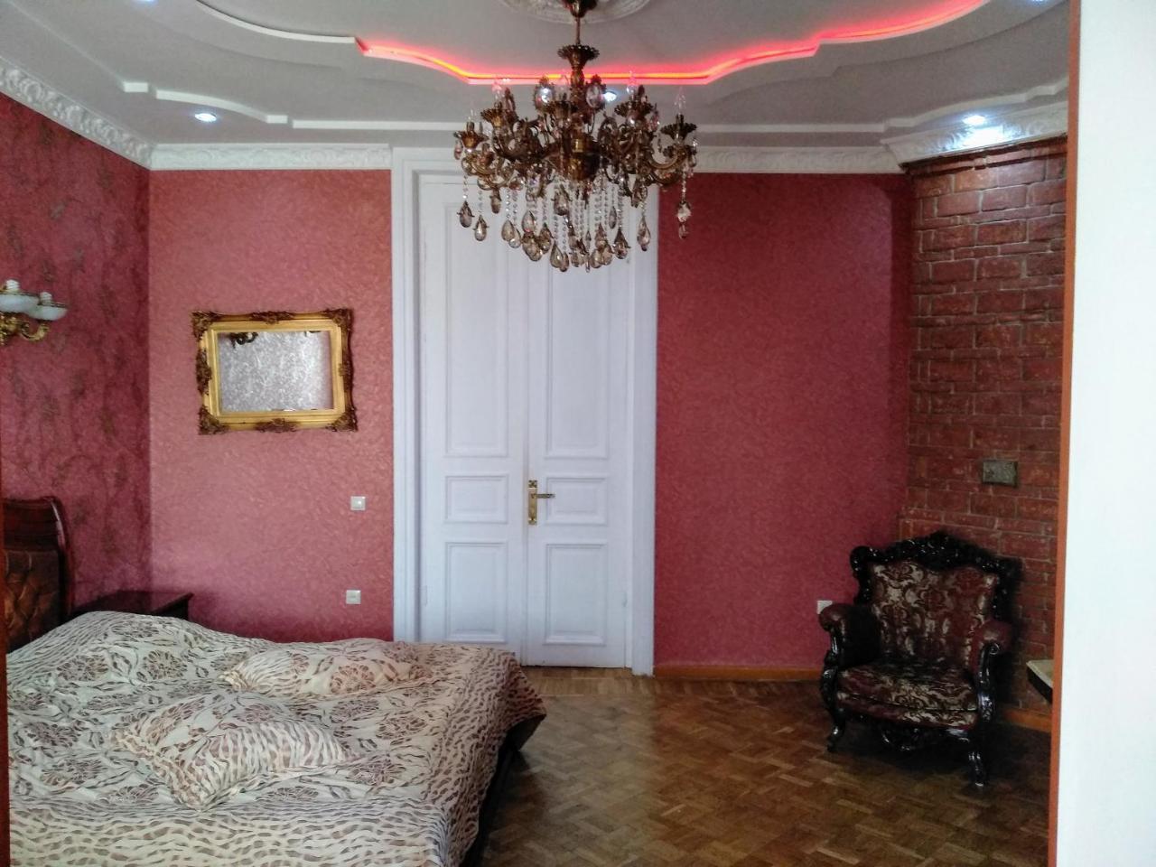 Edemi Hotel Kutaisi Ngoại thất bức ảnh